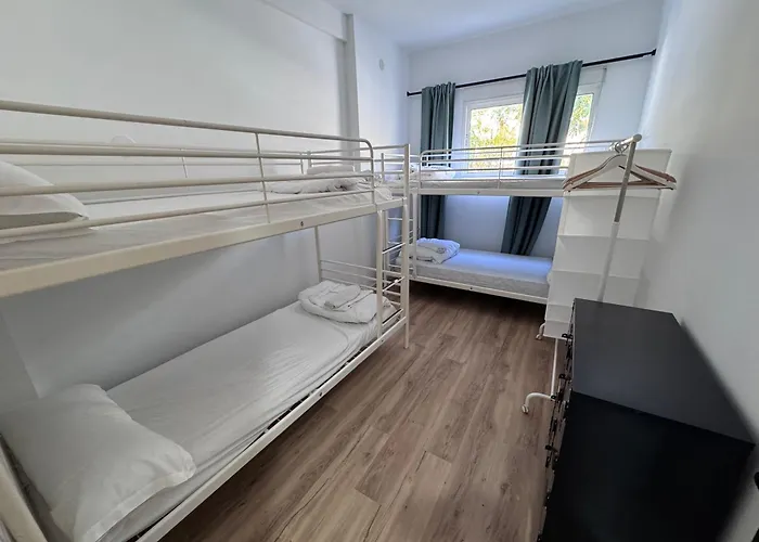 לינה וארוחת בוקר Md *