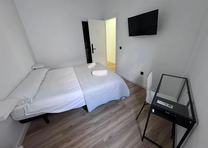 לינה וארוחת בוקר Md *